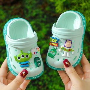 Sapatos de Buraco para Crianças Buzz Lightyear Cartoon Slippers de Verão Menina Bebê em Casa